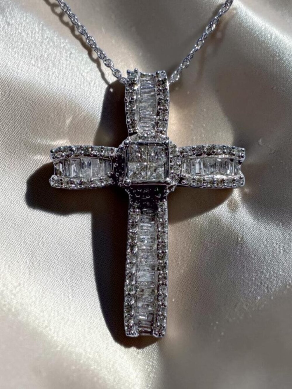 10K White Gold Natural Diamond Cross Necklace 18” Religious Christian Pendant